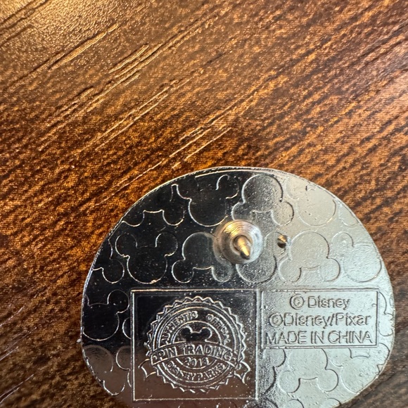 ONE LOT Disney Trading Pins - Picture 6 of 16